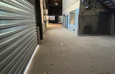 Vente local 2200 m² – Saint-Priest