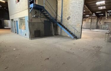 Vente local 2200 m² – Saint-Priest