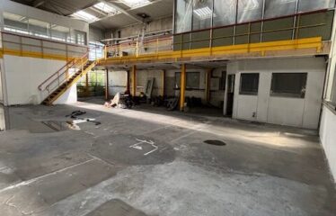 Vente local 2200 m² – Saint-Priest