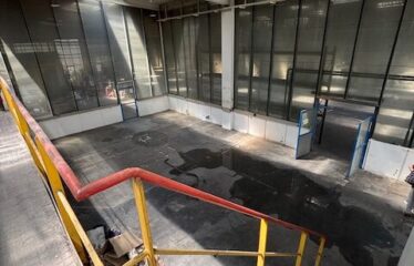 Vente local 2200 m² – Saint-Priest